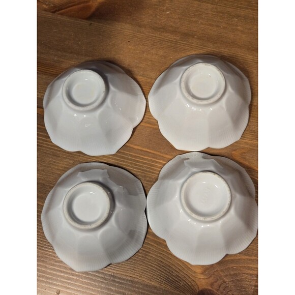 Vintage Porcelain Lotus Tulip Rice Bowl, Japan - Picture 7 of 8